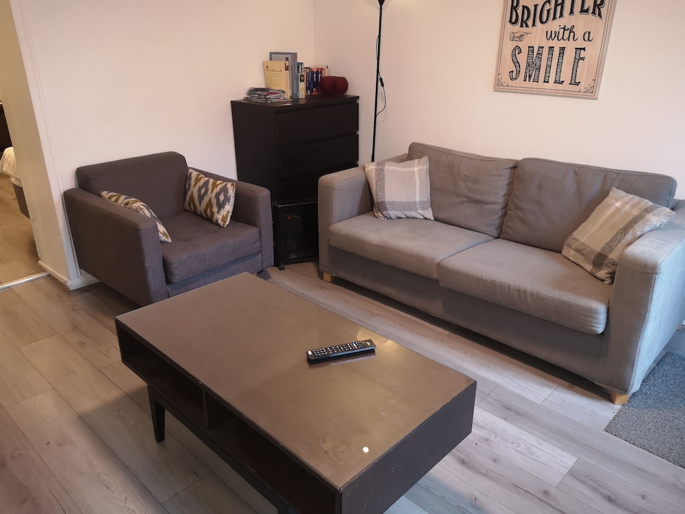 Glasgow Hampden Garden Apartment 4/10
