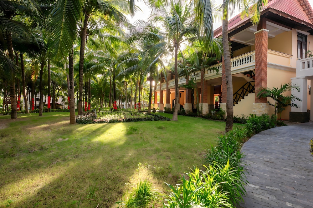 Sea Lion Beach Resort And Spa 53/59