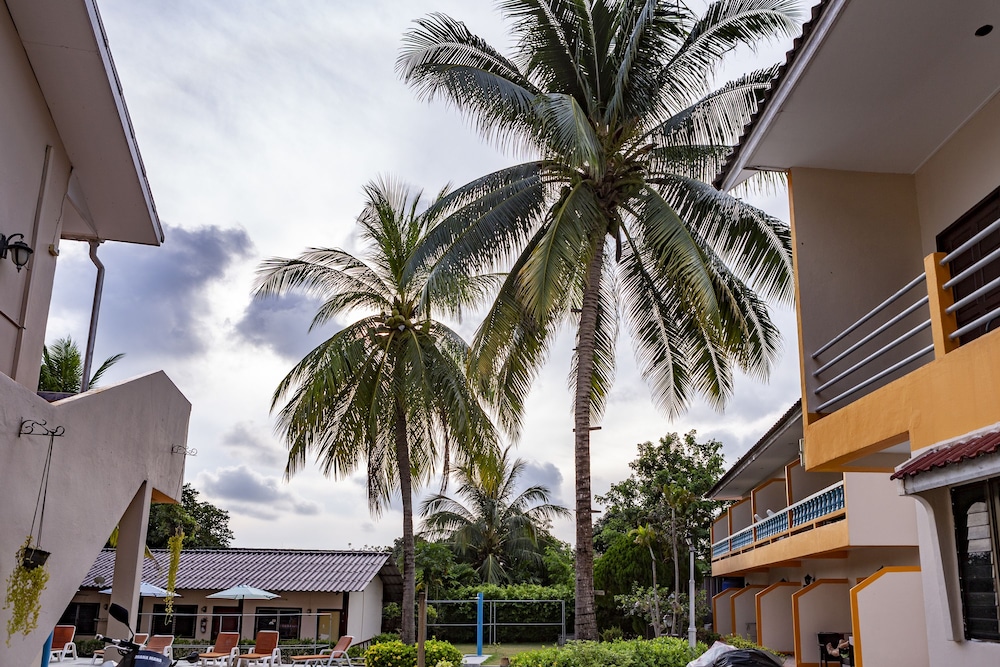 Club Coconut Resort 5/47