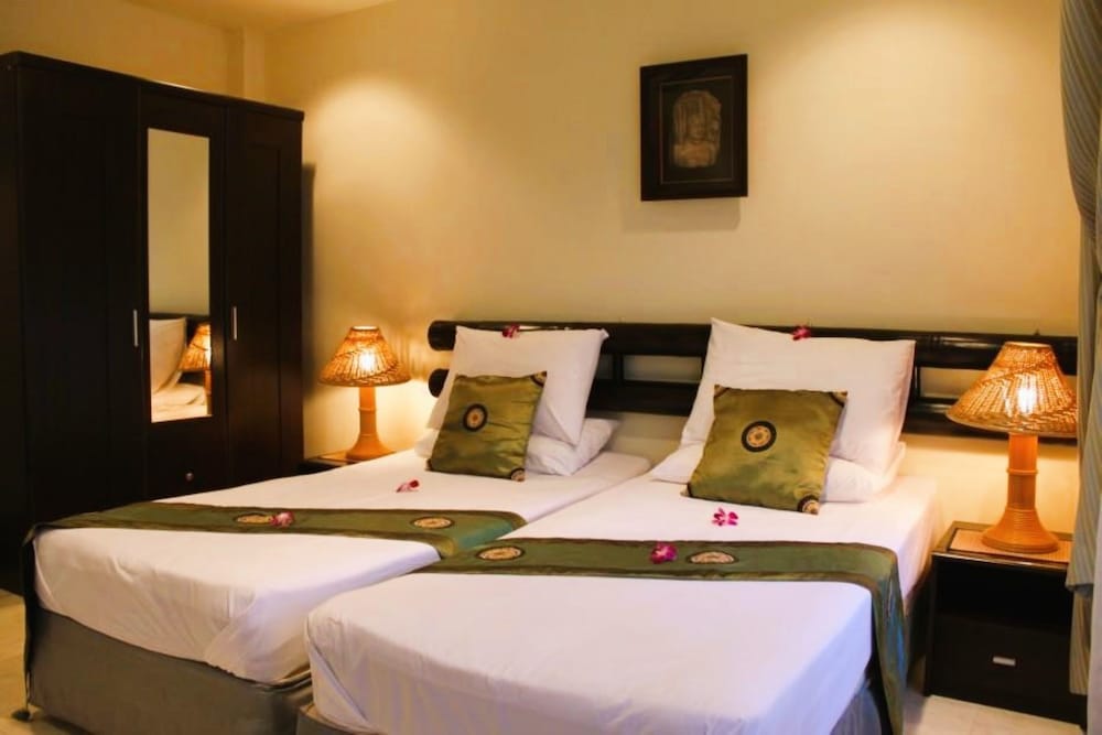 2 BEDROOMS, BEACH SIDE