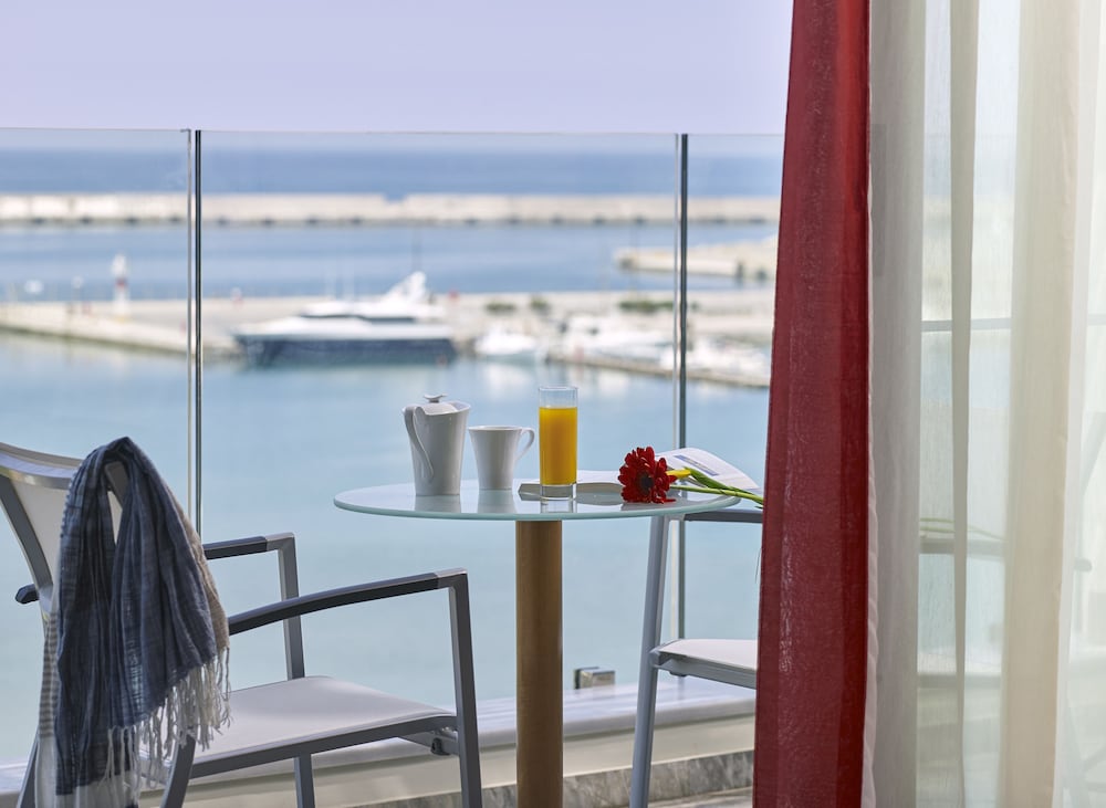 Kyma Suites Beach Hotel 46/50