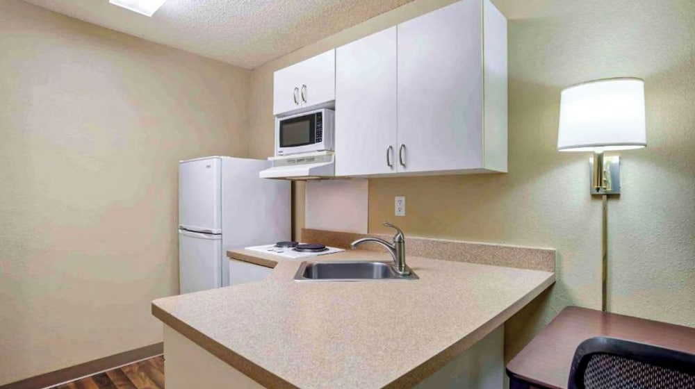 Studio 6 Extended stay Huntsville, AL - US Space & Rocket Center 35/46