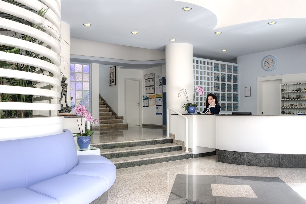 Caravel Hotel 5/62