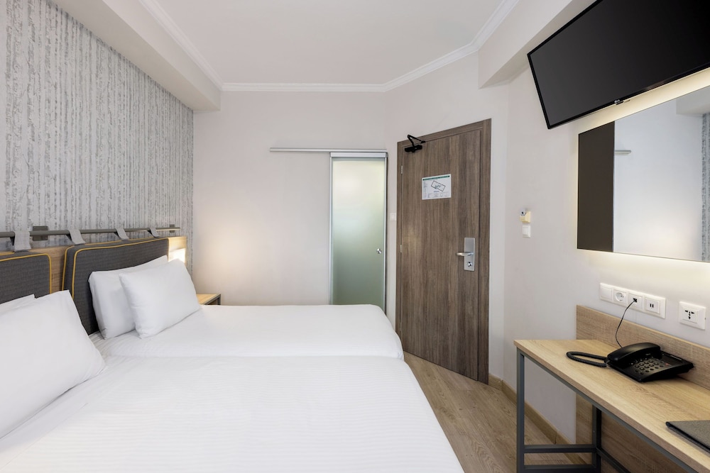 ROOM, SINGLE