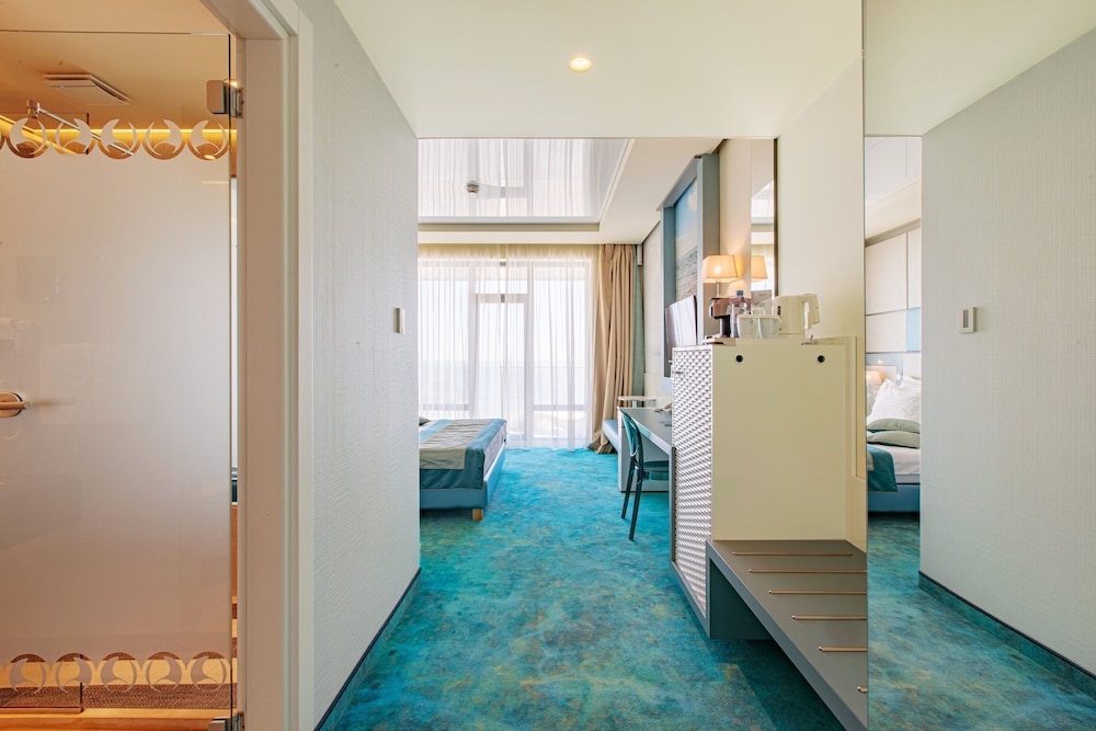 Hotel Opera Mamaia 30/70