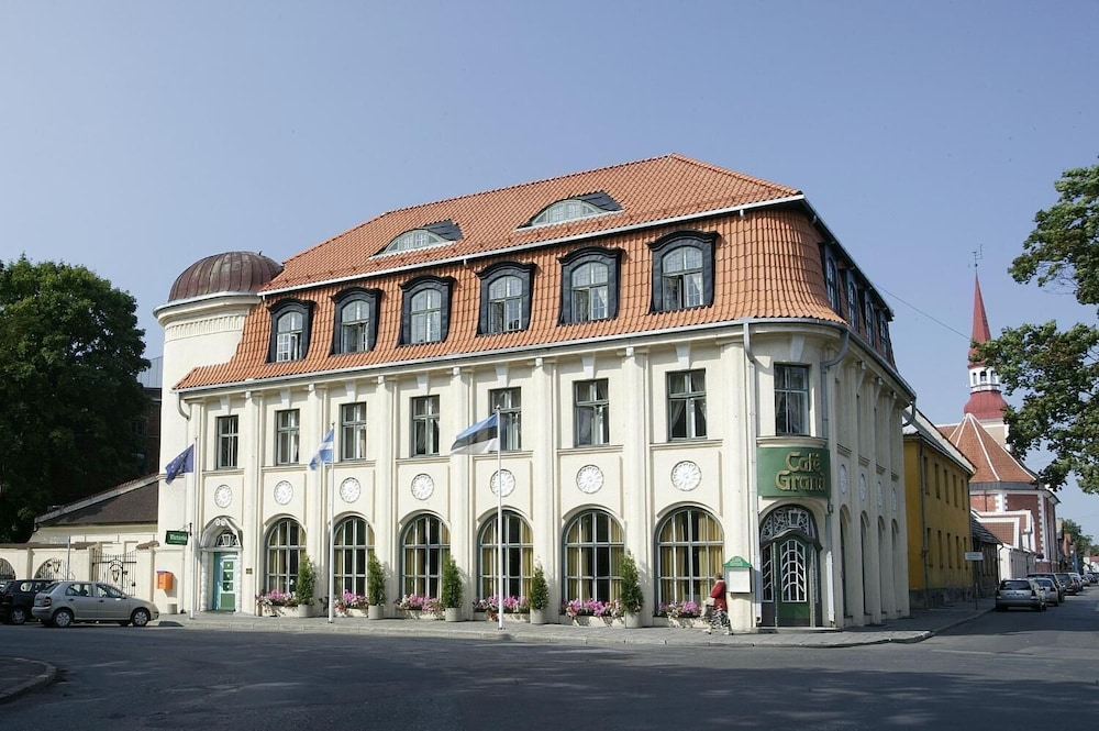 Victoria Hotel 6/49