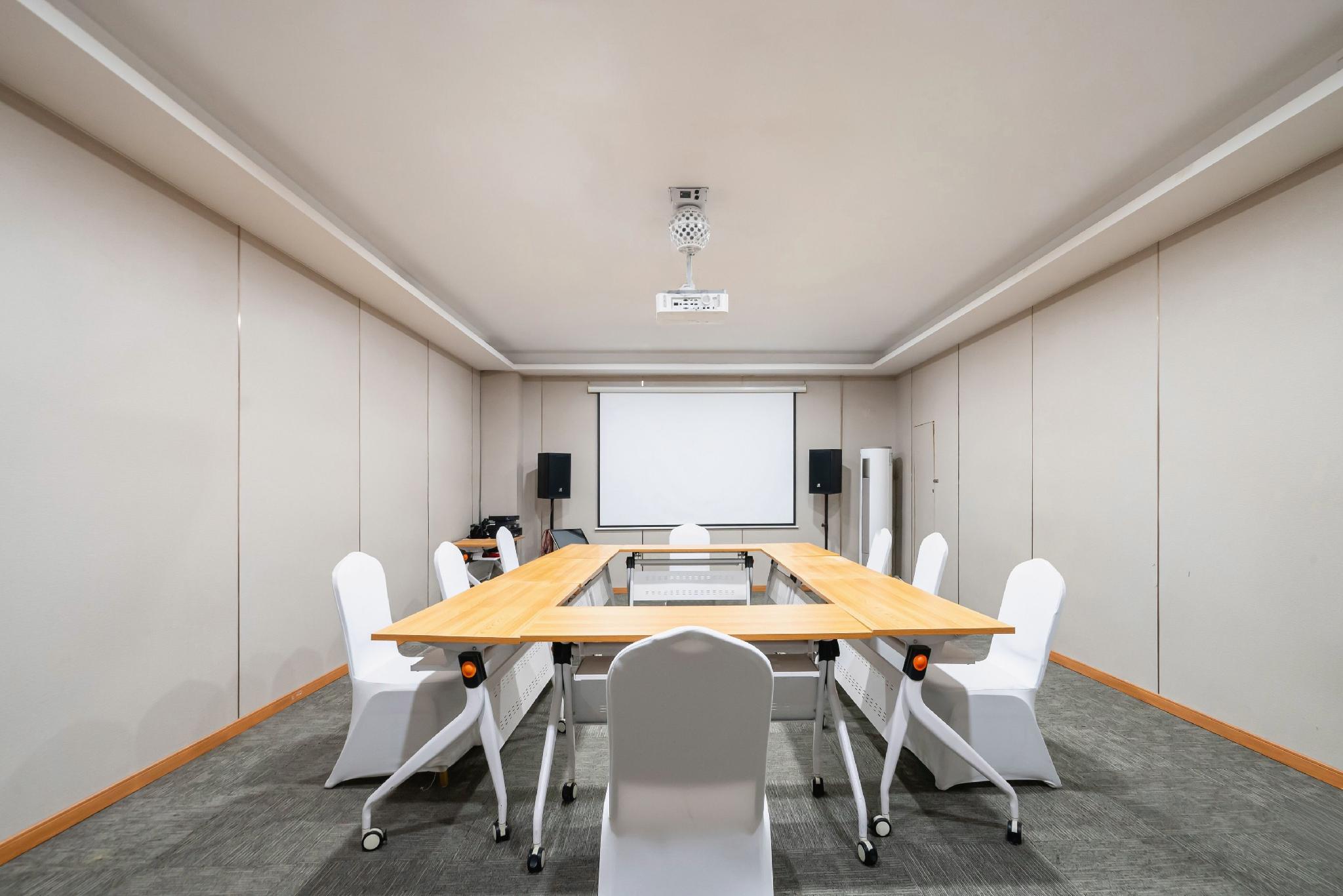 Vienna Hotel (Shanghai Jing'an Gaoping Road) 37/44