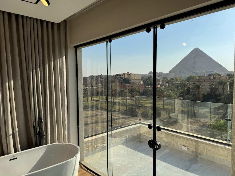 Palacio Pyramids Hotel 55/80