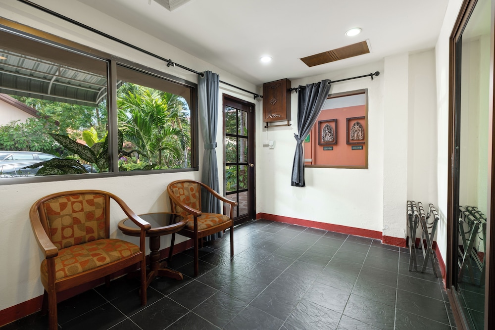 Phuket Leelavadee Hua Ting Resort 6/50
