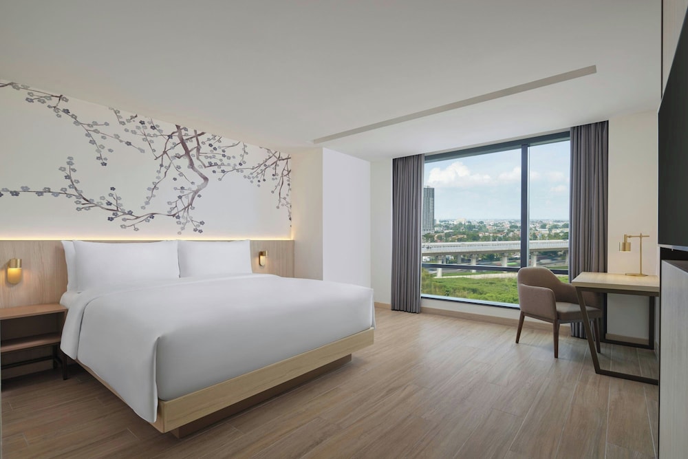 Suite, King Bed