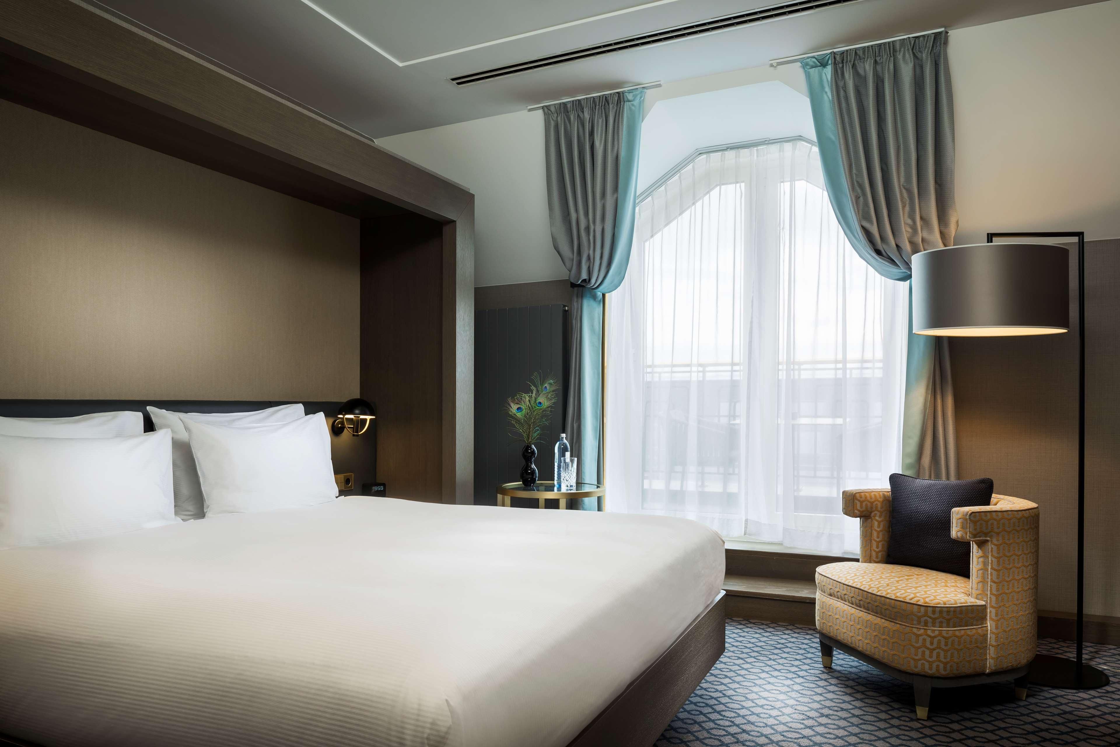 FAMILY SUITE, PENTHOUSE, KING BED