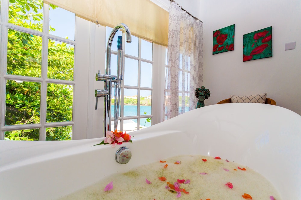 True Blue Bay Resort 25/75
