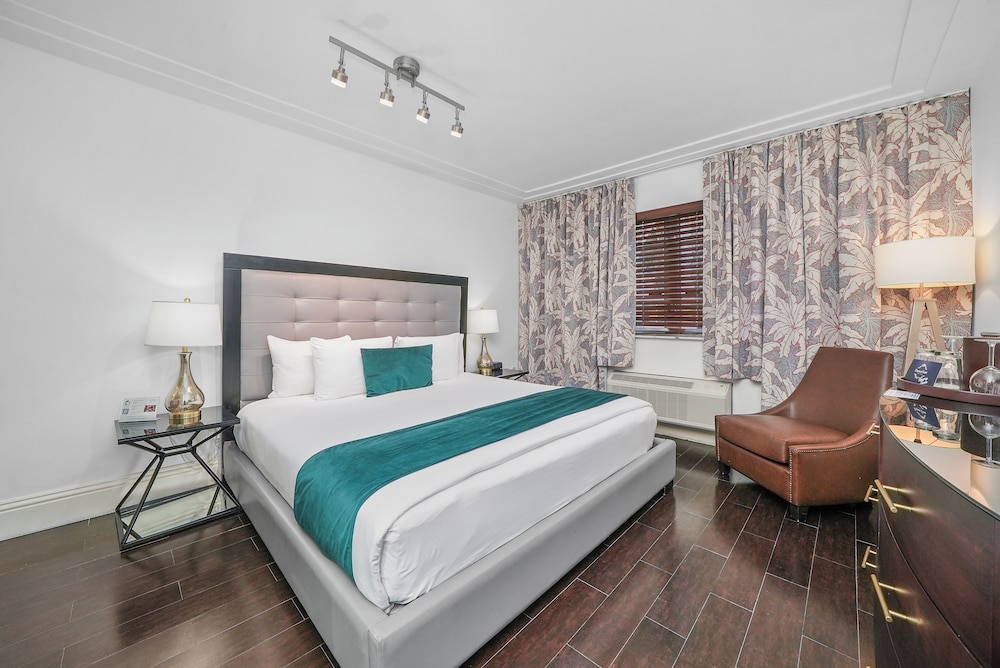 غرفة كلاسيكية بسرير كينج، Riviera Suites South Beach 2/5