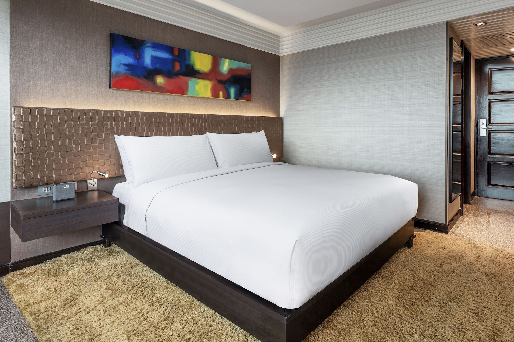 ROOM, KING BED