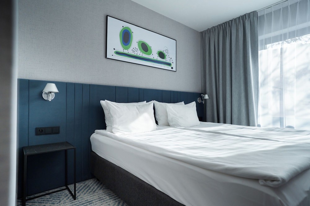 DELUXE, DOUBLE BED