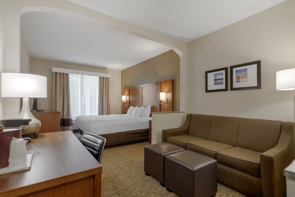 Comfort Suites Columbus State University Area 11/28