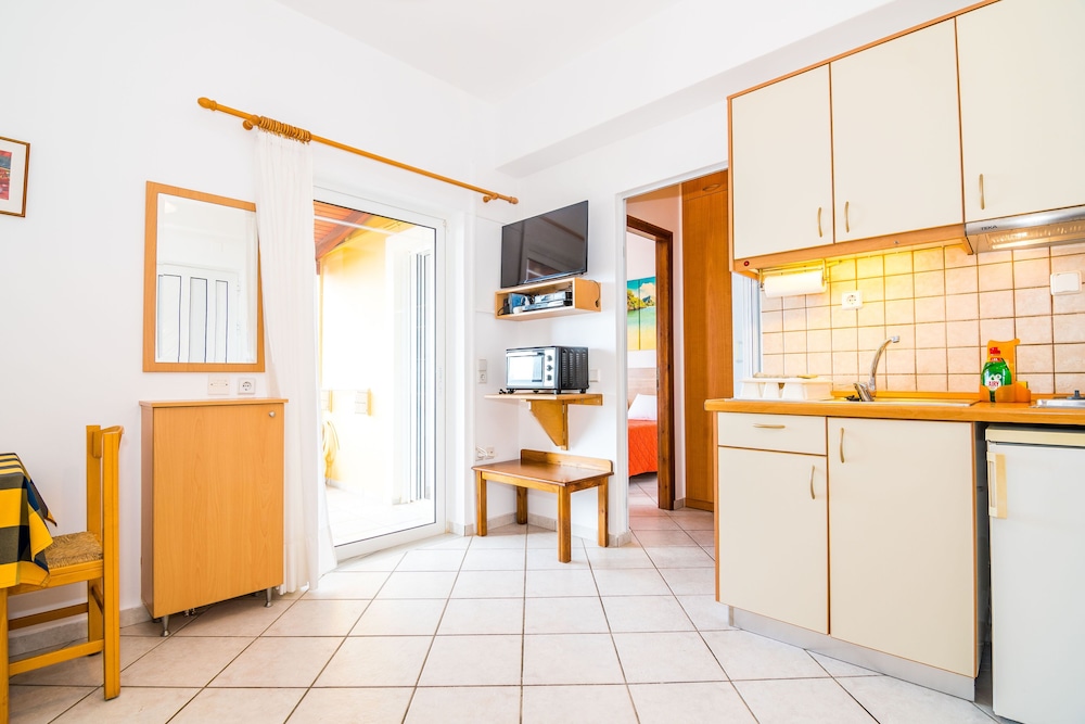 Thalassa Apartments 7/50