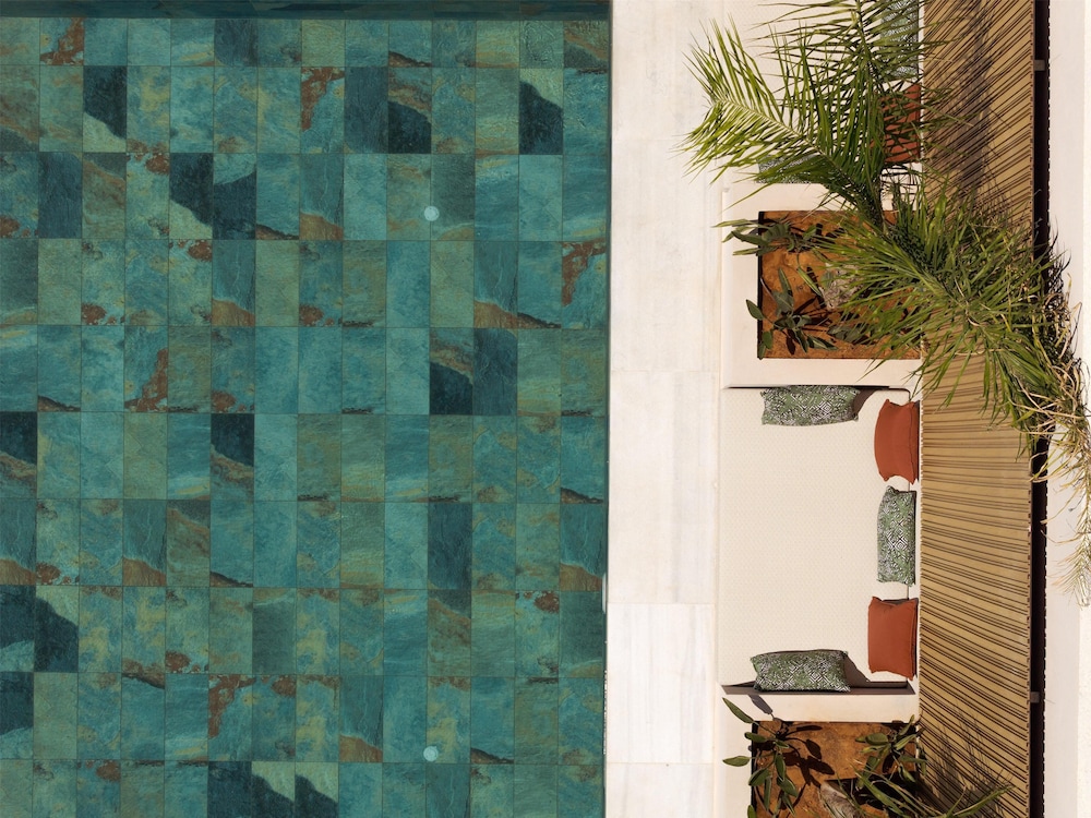 Sergios Hotel 58/63