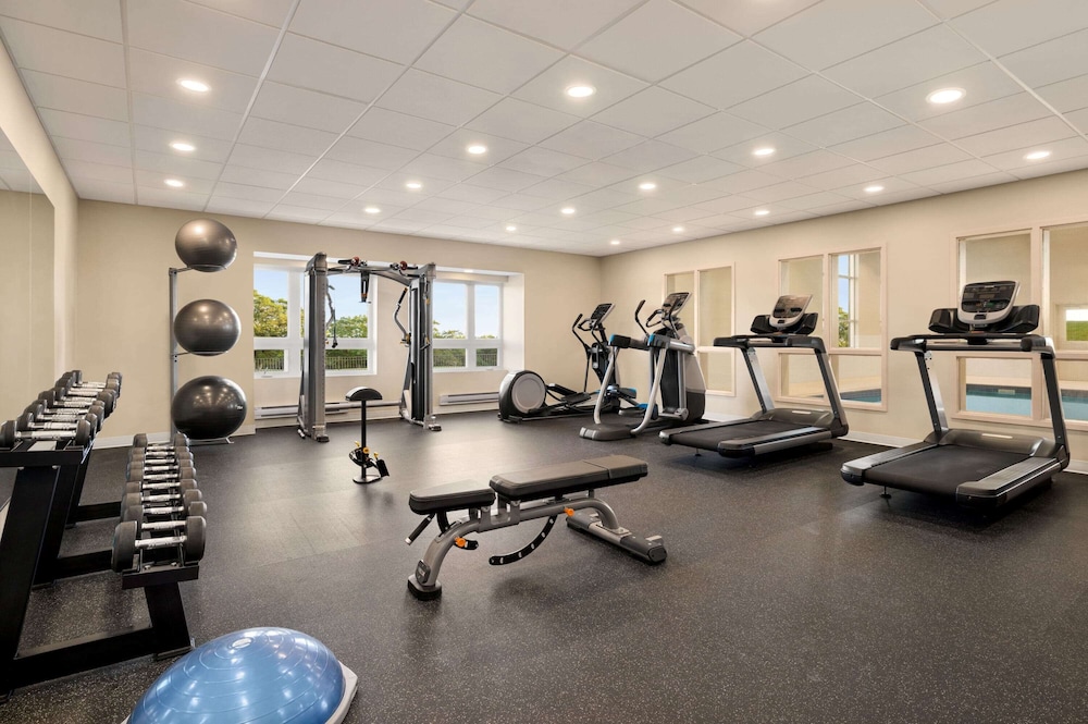 Microtel Inn and Suites by Wyndham Aurora 20/49