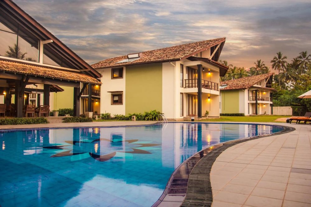 Kamili Beach Villa 32/34