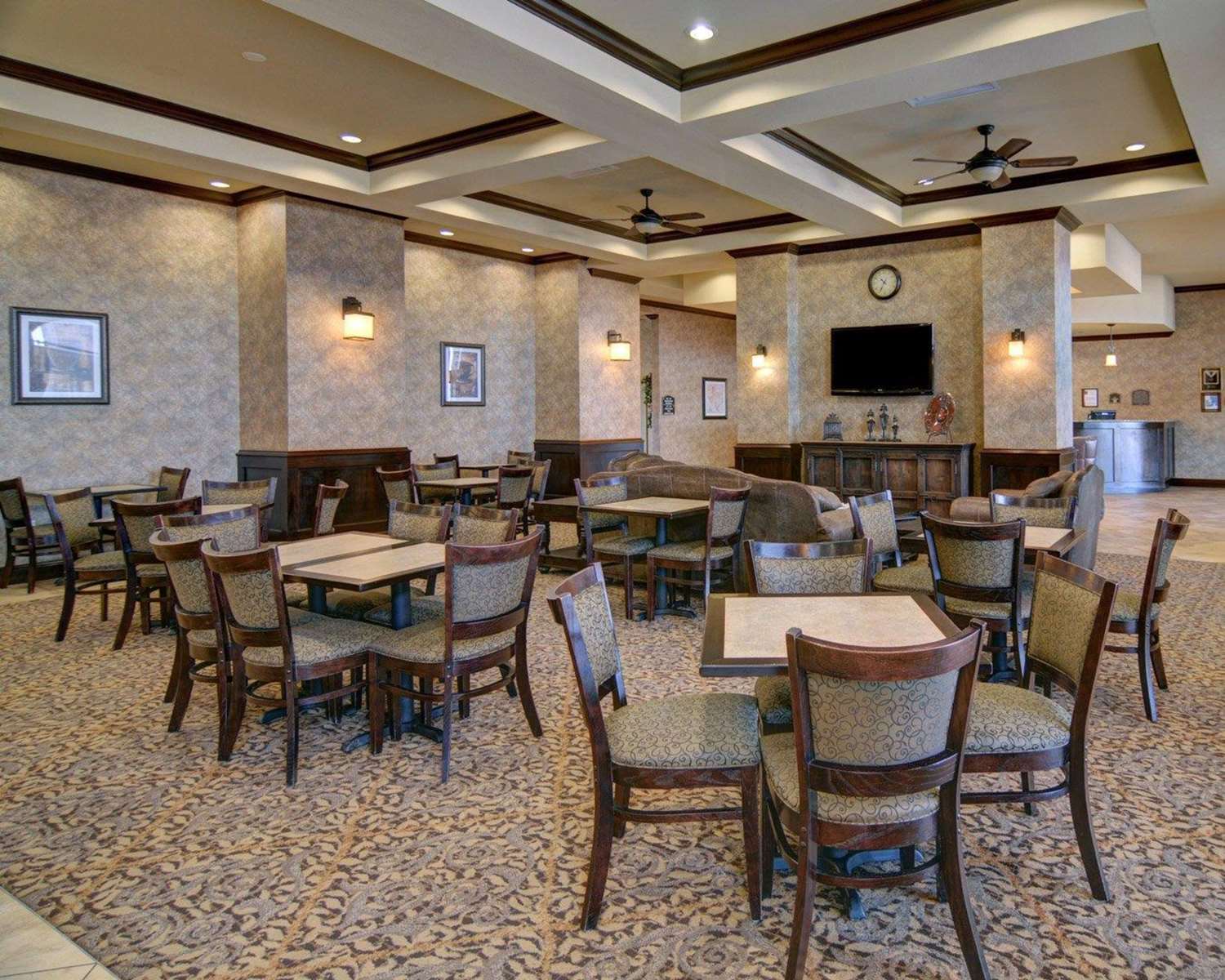 Comfort Suites Frisco 24/39
