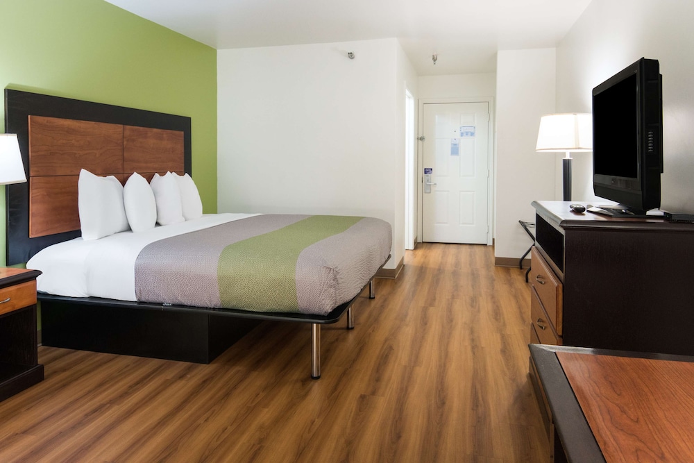 Motel6 Ennis, TX 34/66