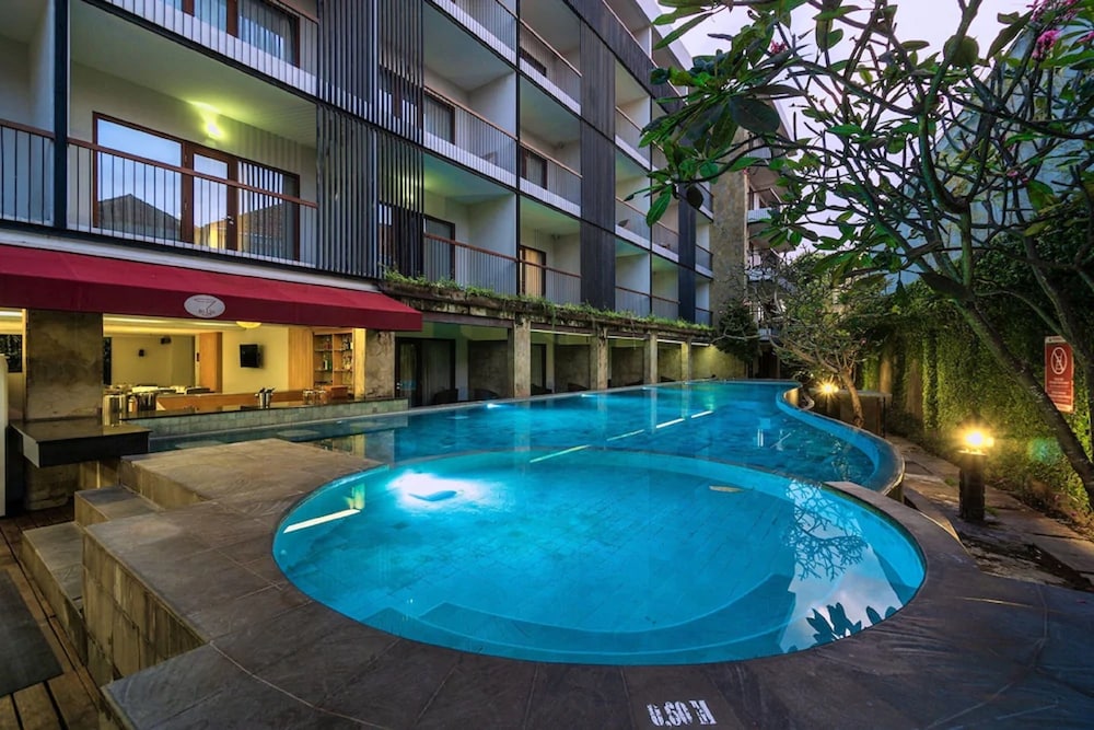 Quest Hotel Kuta 30/35
