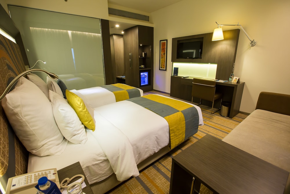 NOVOTEL KOLKATA HOTEL AND RESIDENCES 19/74