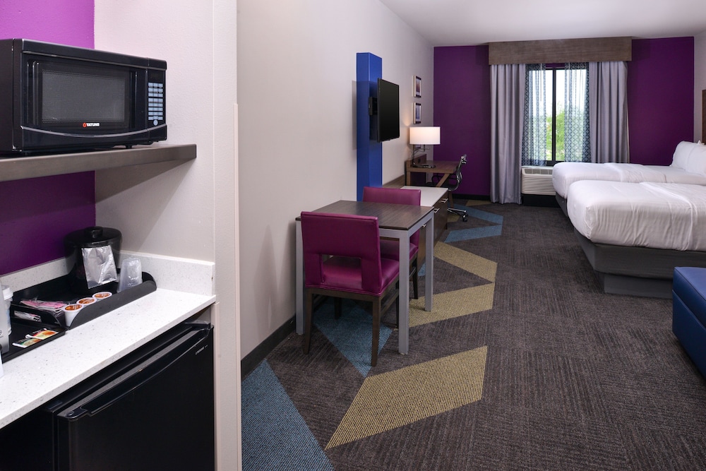 Holiday Inn Express Suites Bryant Benton Area 20/71
