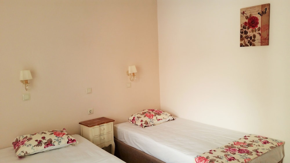Emerald Studios Malia 6/23