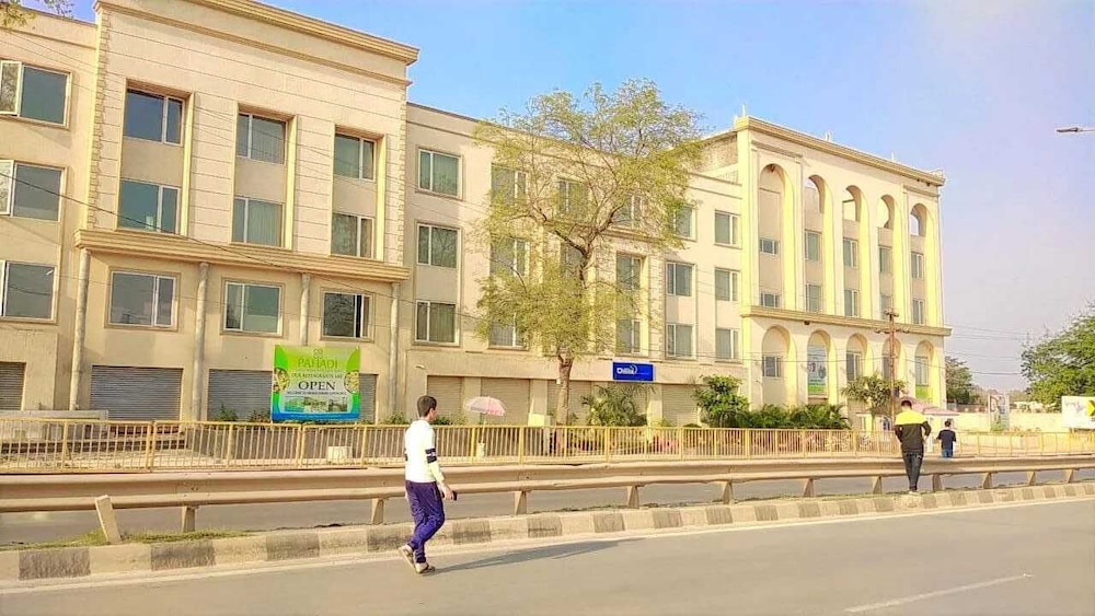 Hotel Pahadi 24/25