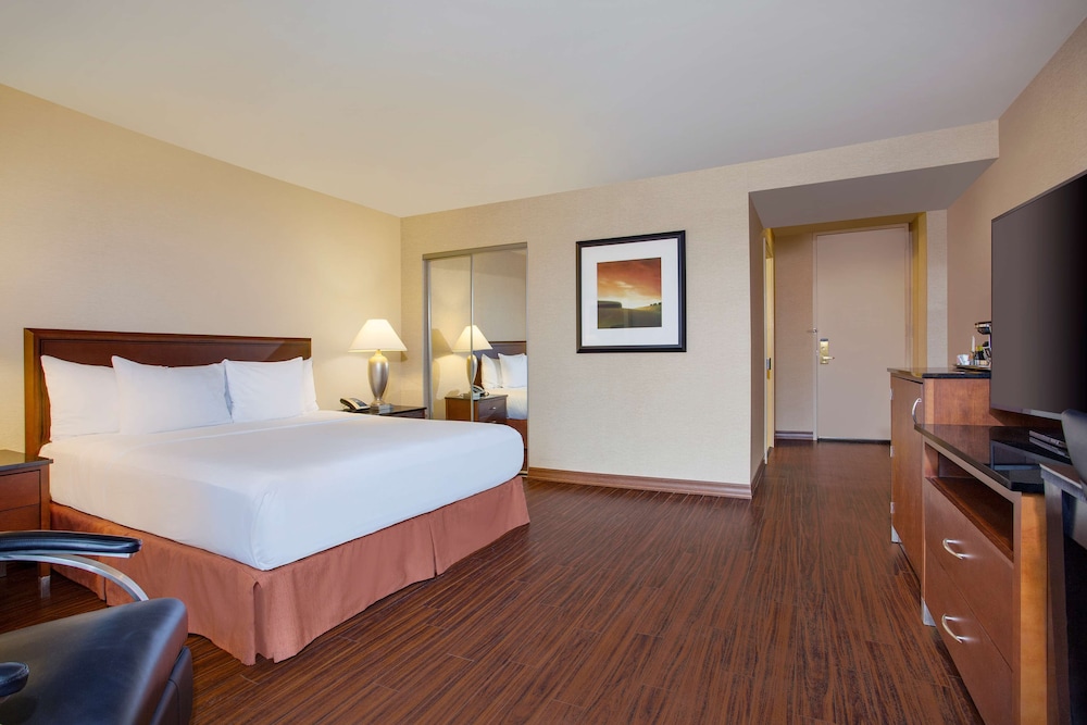 Hilton Chicago OHare Airport 24/82