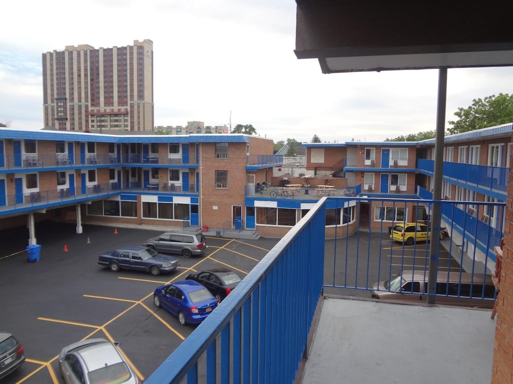Empress Inn And Suites By the Falls 56/61