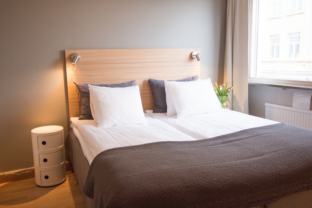 Hotell Aston 7/32