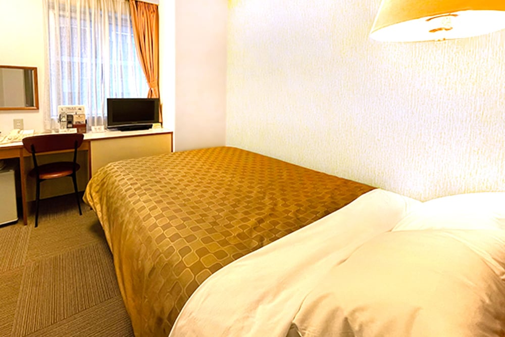 SEMI ROOM, SEMI DOUBLE BED