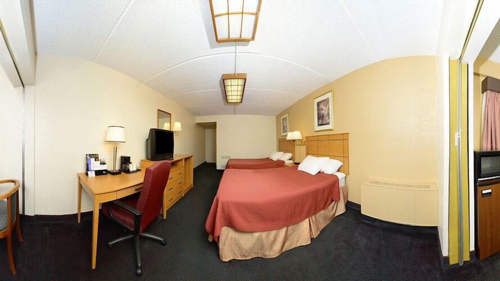 Americas Best Value Inn and Suites St Cloud 22/26