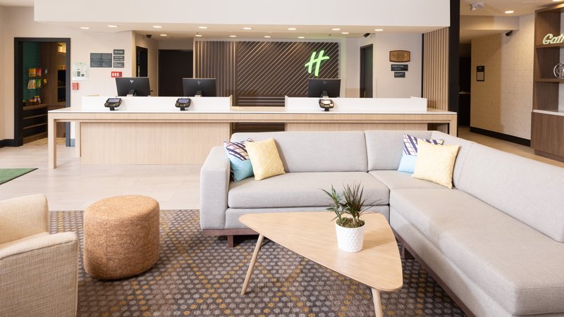 Holiday Inn Orange County Airport 25/57