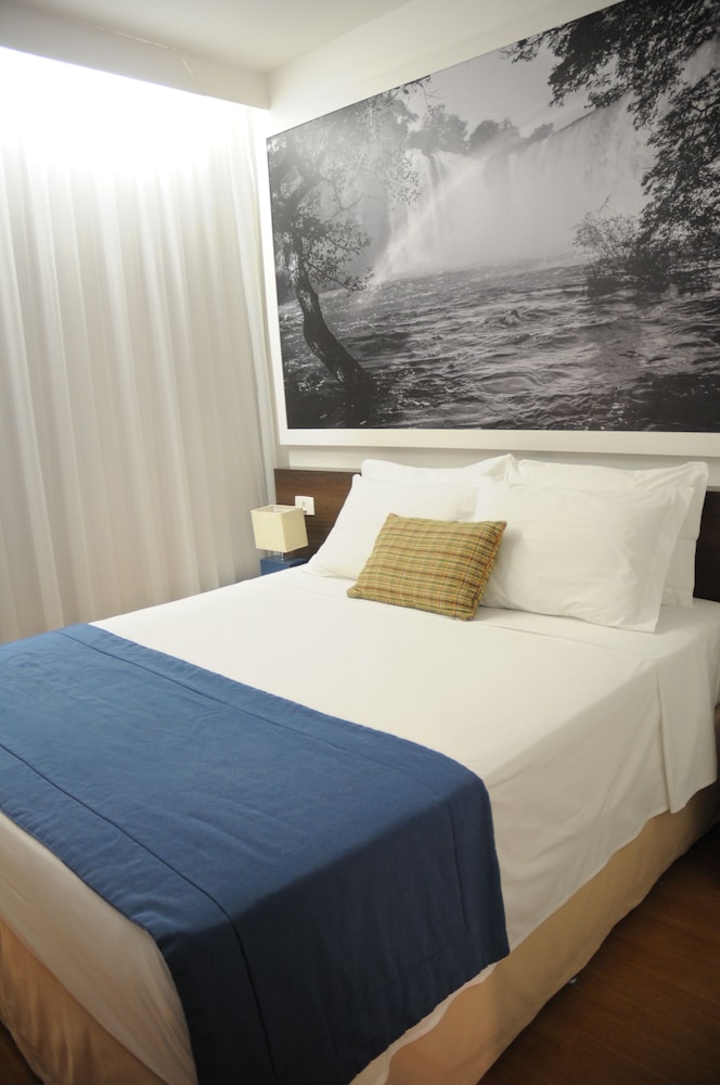 Connecting, Standard, Queen Bed