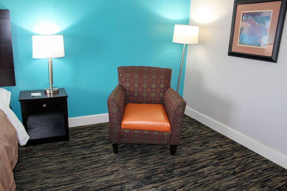 Quality Inn Crossville Near Cumberland Mountain State Park 39/47