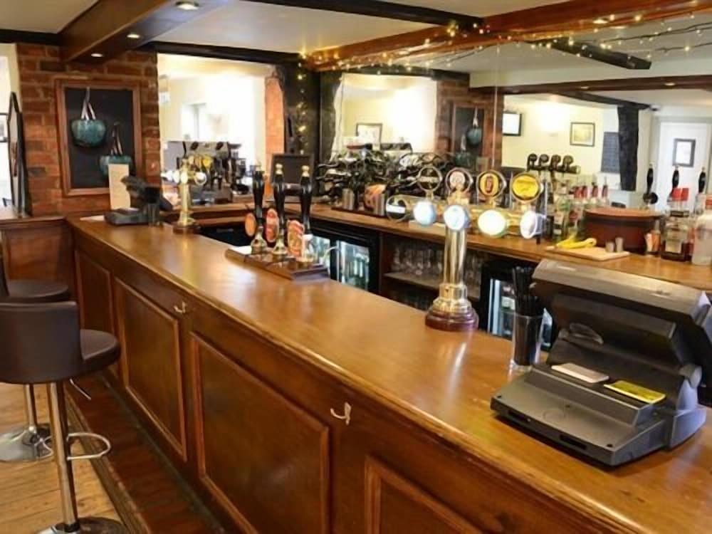 The Hollies Inn 23/29