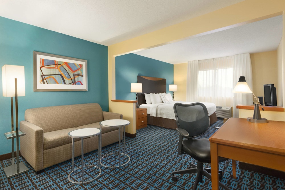Amerivu Inn Suites Grand Forks 14/21