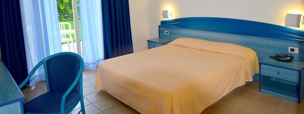 NICOTERA BEACH VILLAGE 16/66