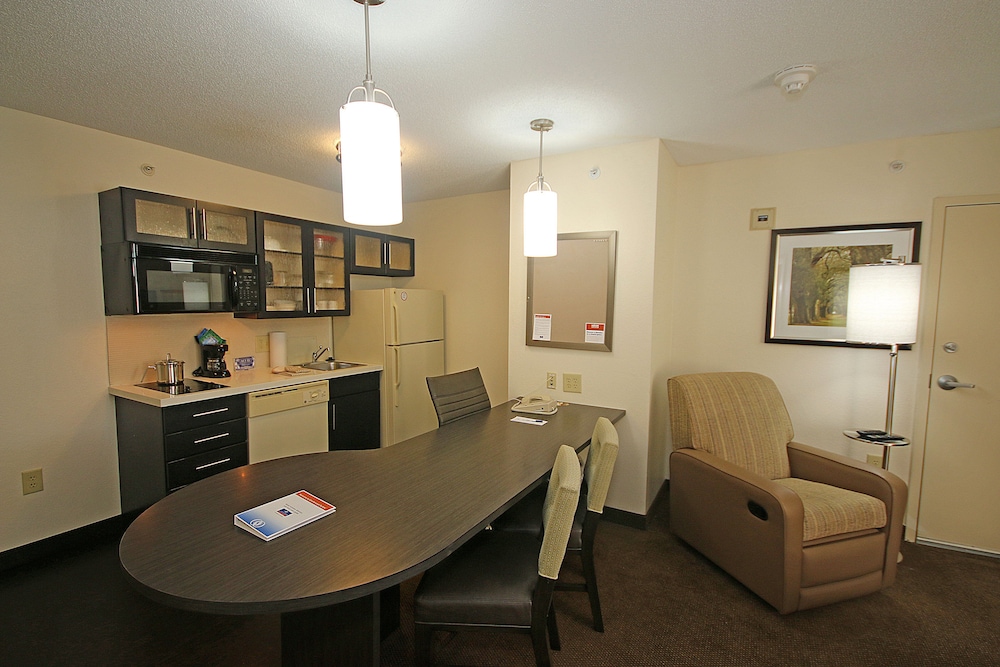 Candlewood Suites Newport News/Yorktown 28/39