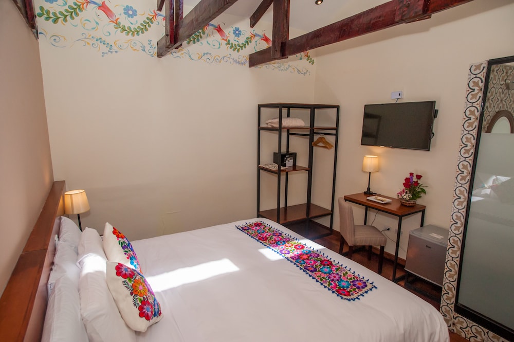Casa Biru Hotel Boutique 24/68