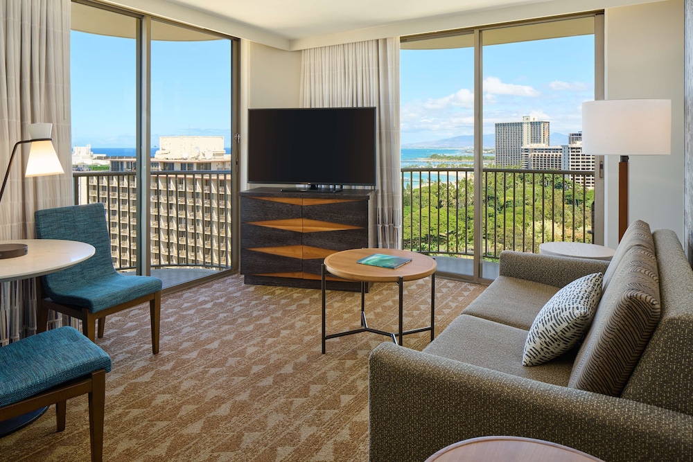 Embassy Suites By Hilton Waikiki Beach Walk 34/42