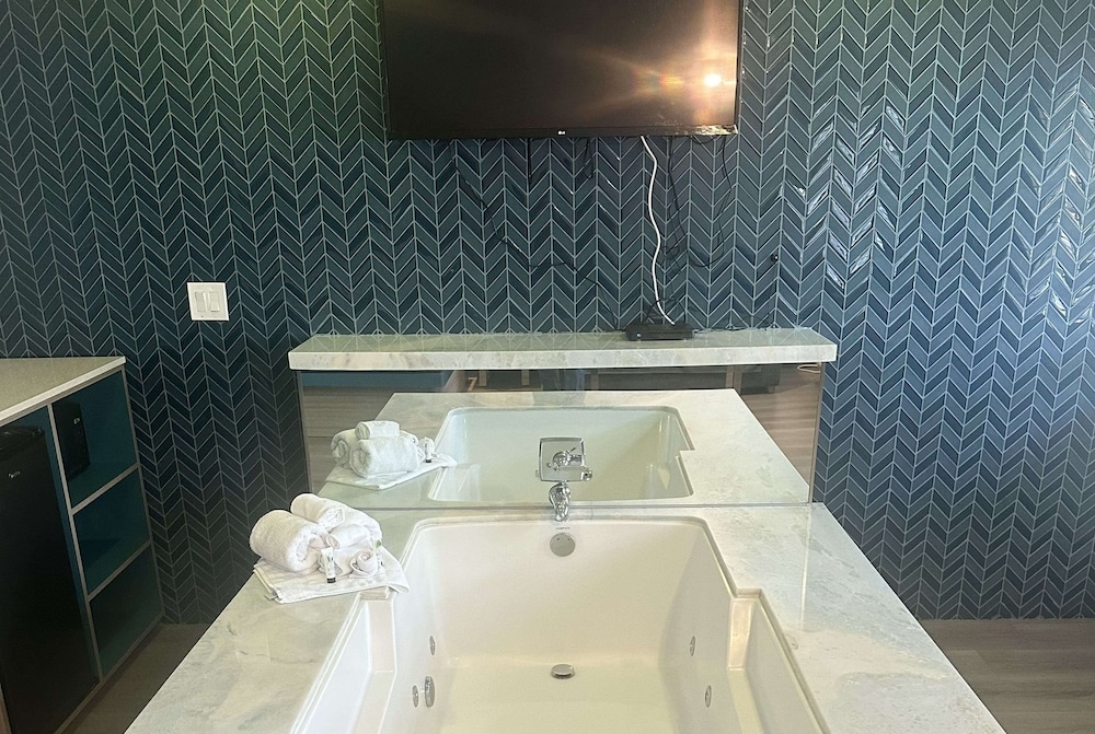 Super 8 by Wyndham Oceanside Downtown 28/50