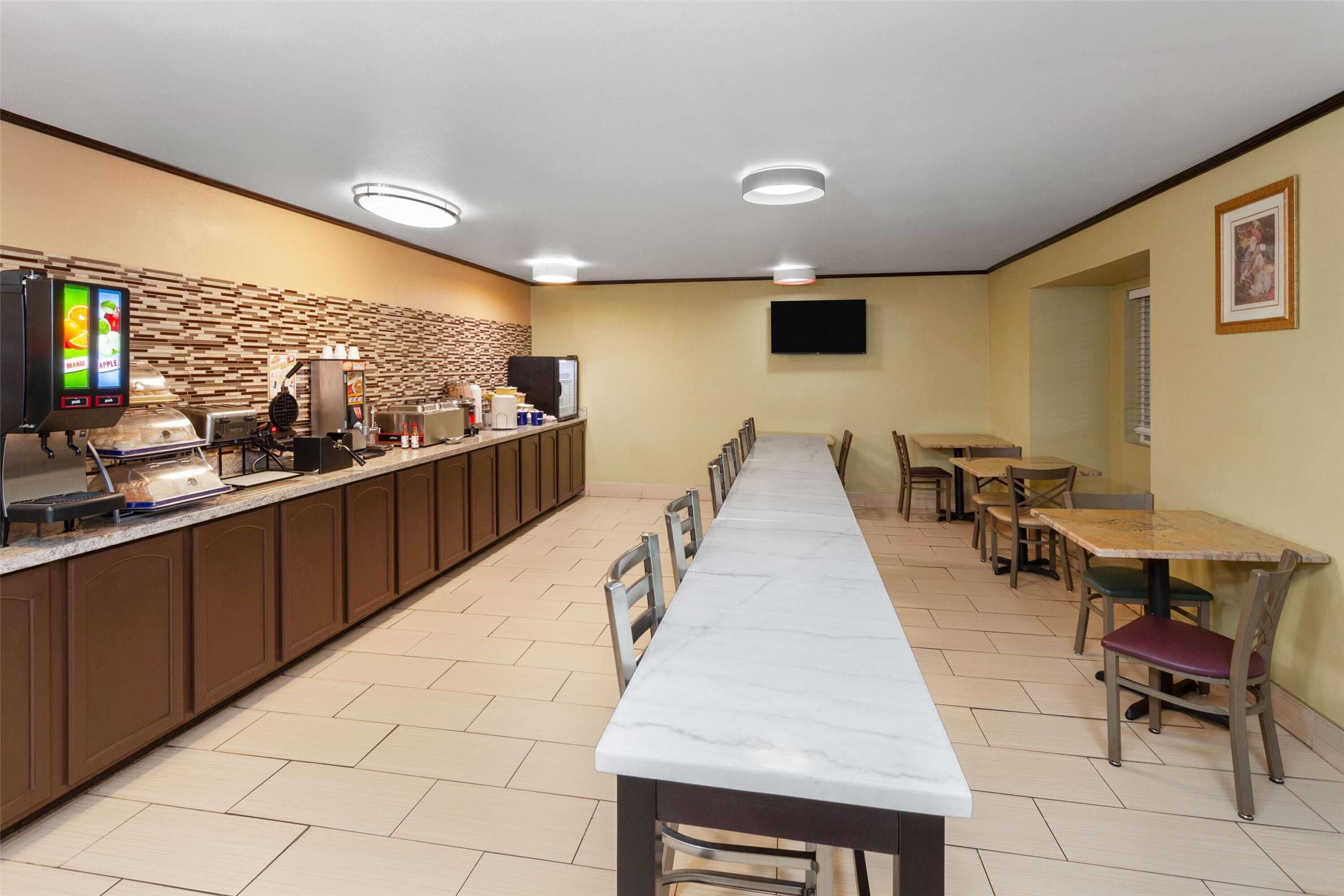 Days Inn & Suites By Wyndham Spokane Airport Airway Heights 29/41