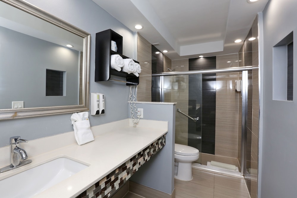 Standard, 2 Queen Beds, Bay View, Marion Motor Lodge 7/7