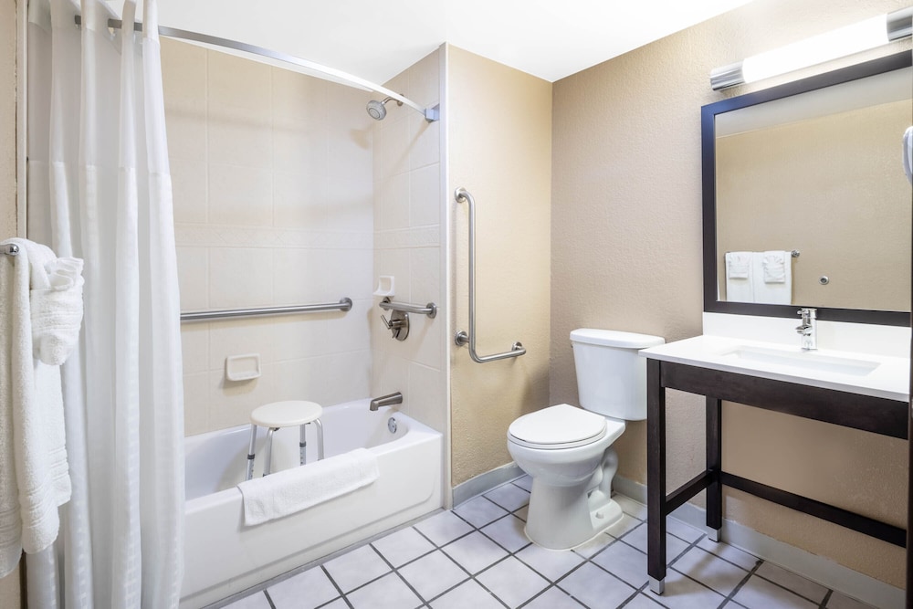 Super 8 by Wyndham Nyack NY 35/37