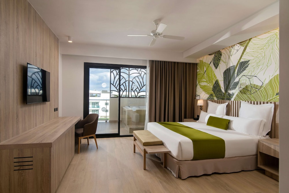 ELITE, MASTER, SUITE, KING BED, SOFA